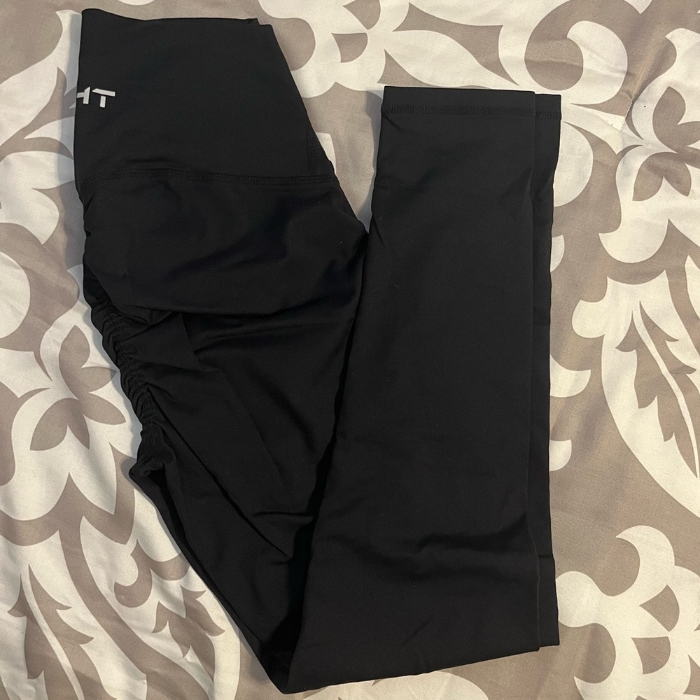 ECHT scrunch bum leggings in black. Size SMALL!